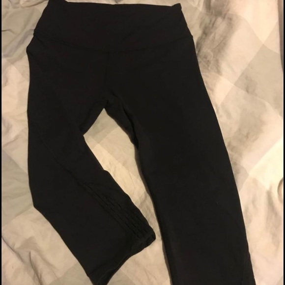 Lululemon capris - Picture 4 of 4